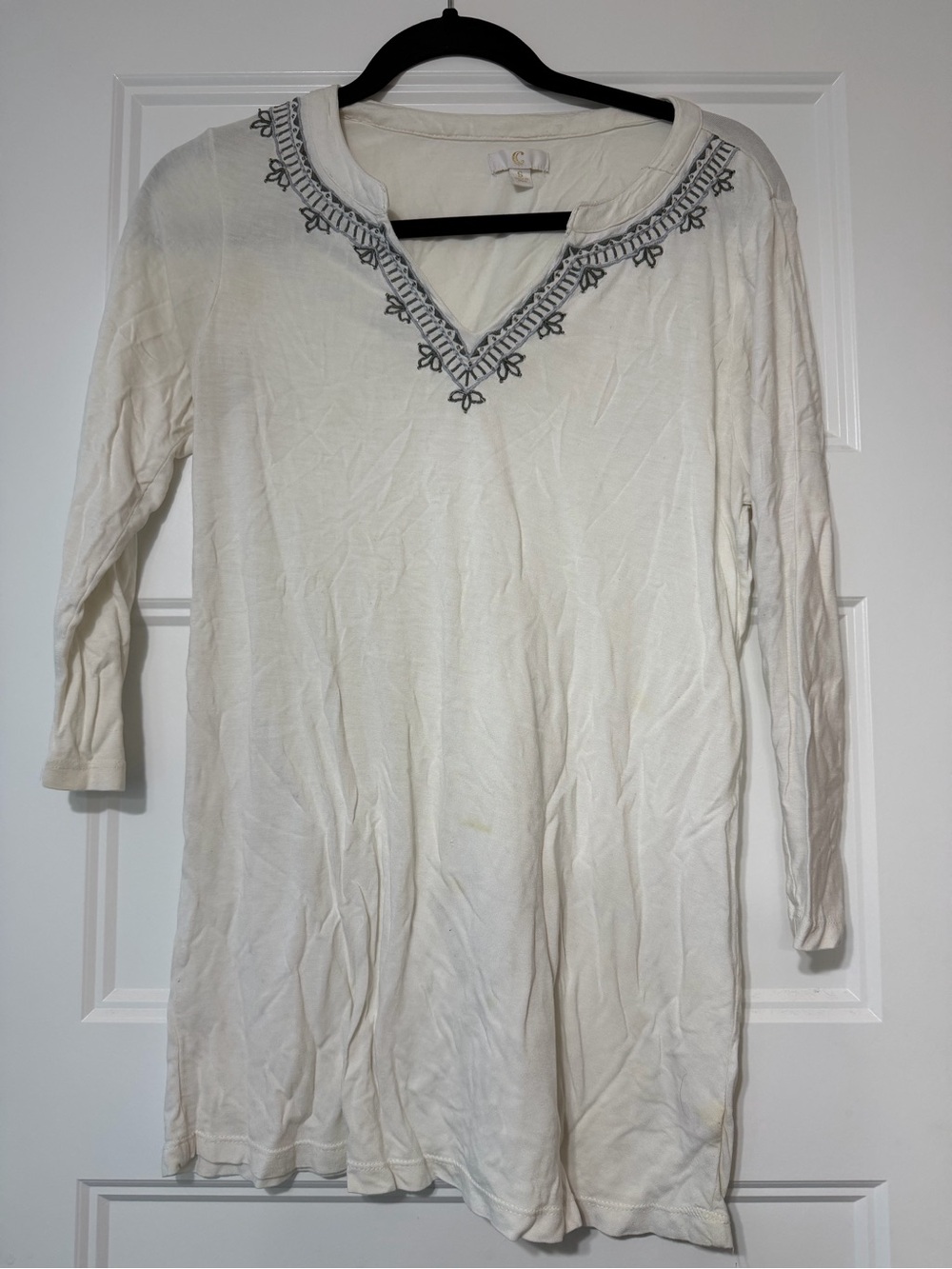 C White Long-Sleeve V-Neck Top with Gray Embroidery